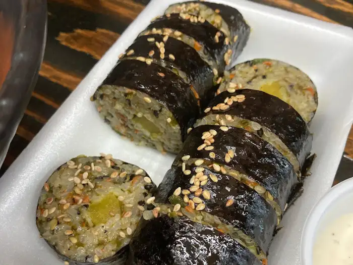 풍성한 속재료의 김밥