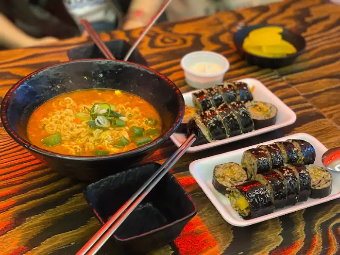 쭉 늘어나는 치즈 돈까스