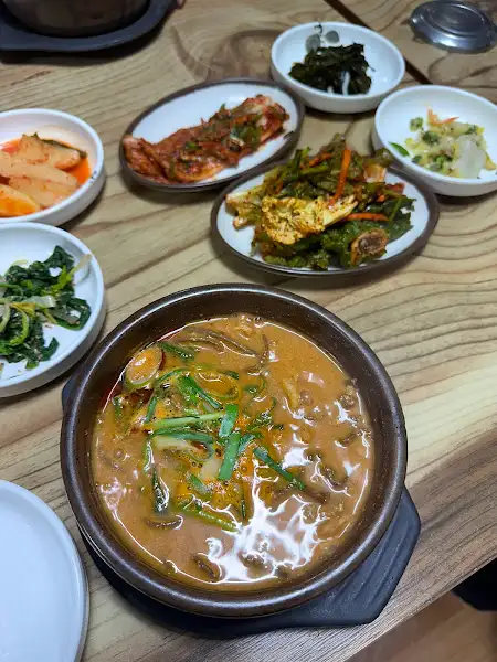 진한 국물의 추어탕 한 그릇.
