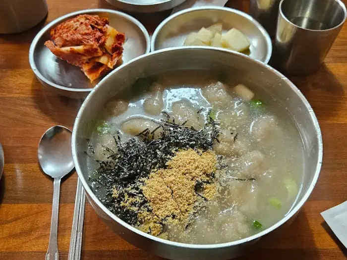 사골옹심이칼국수 근접 촬영