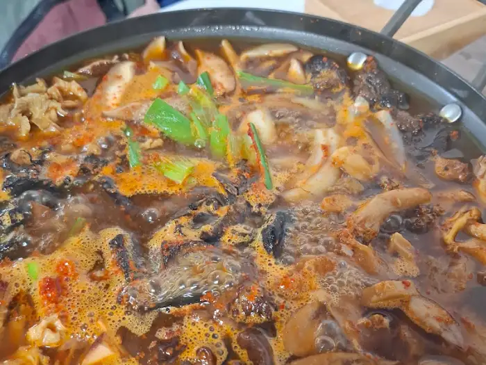 보글보글 끓는 버섯전골