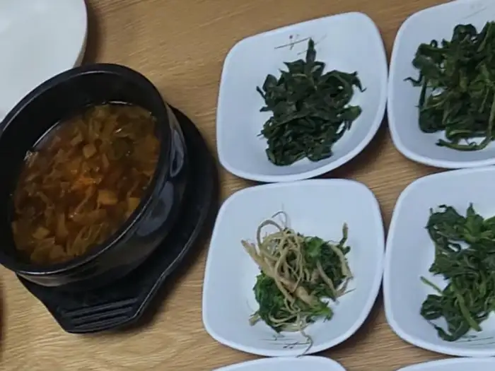 산채정식의 다른 나물 반찬들