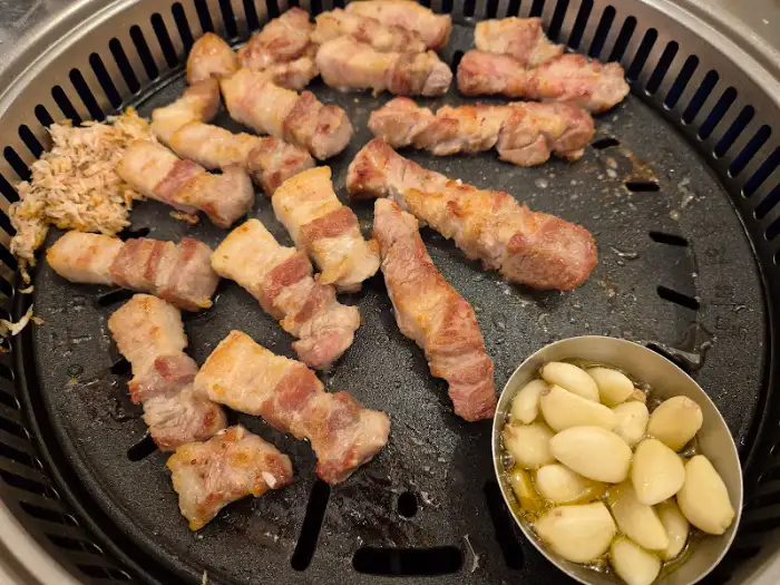 맛찬들왕소금구이 과천점 삼겹살 구이