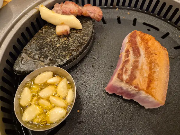 맛찬들왕소금구이 과천점 육즙 가득한 삼겹살