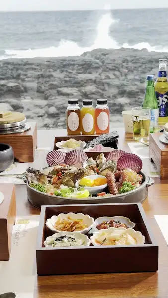 푸짐하게 차려진 한상차림