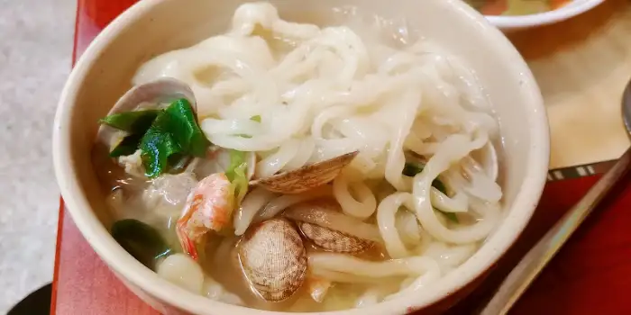칼국수 면발과 바지락