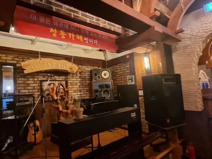 LP와 라이브 무대가 있는 내부