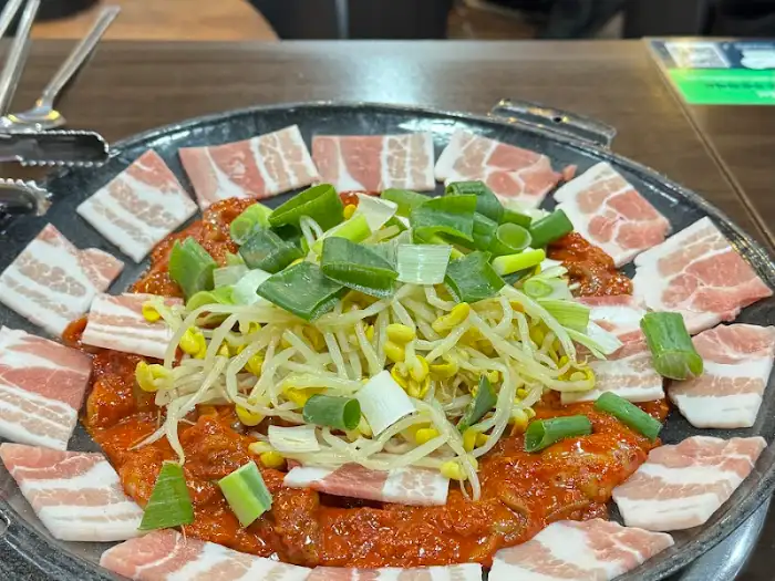 쭈꾸미 삼겹살 조리 중