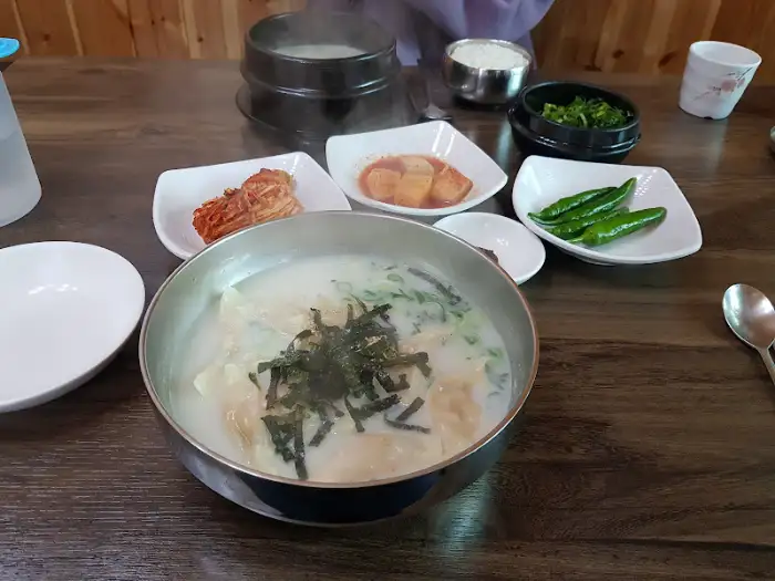 아향 맛집의 만두국