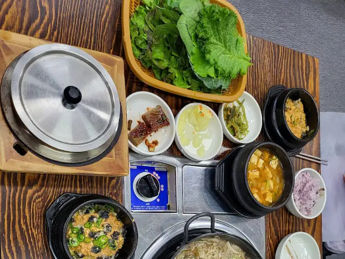 돌솥밥과 뚝배기 된장찌개