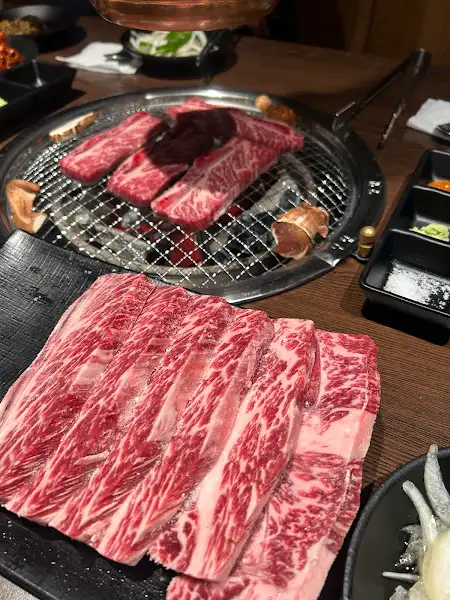 불판 위에서 익어가는 LA 갈비
