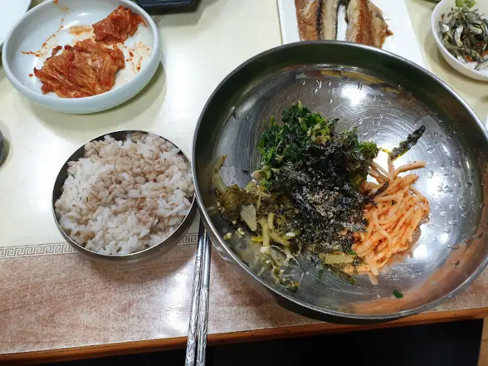 비빔밥 재료와 밥