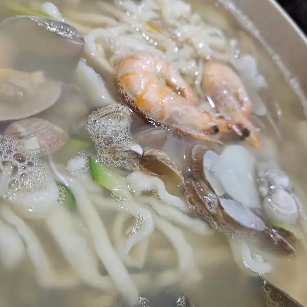 바지락 칼국수 클로즈업 모습