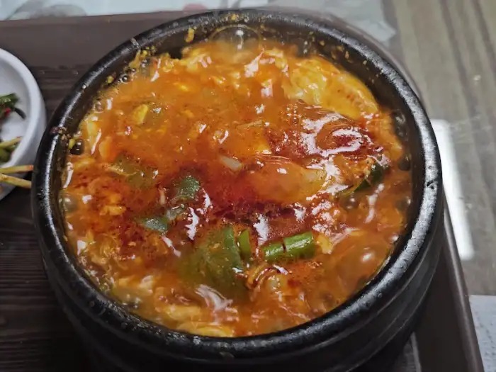 끓고 있는 제육볶음