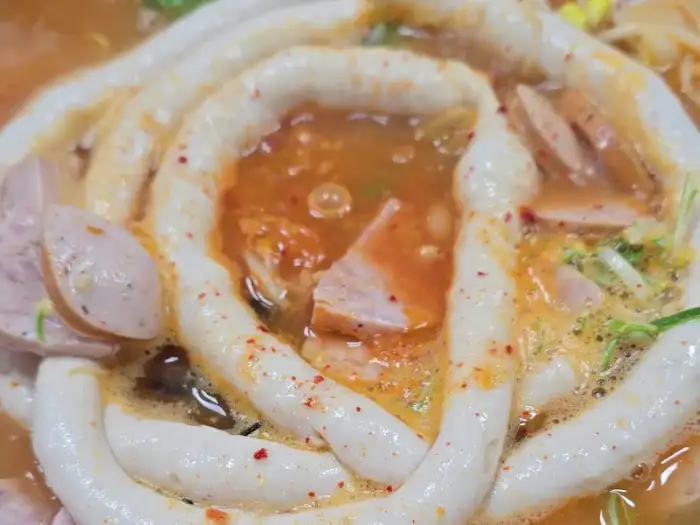 국물이 끓고 있는 부대찌개