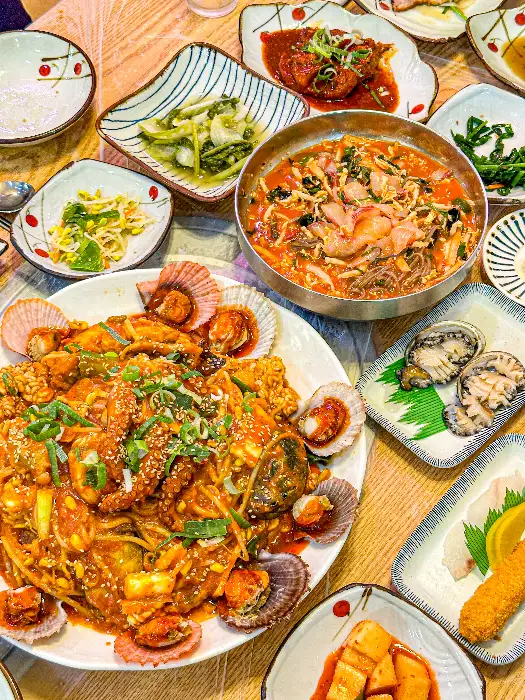 푸짐하게 담긴 해물찜