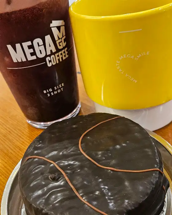초콜릿 케이크와 커피