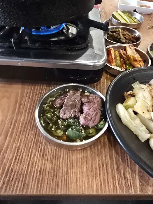 열무국수와 함께 나온 반찬들