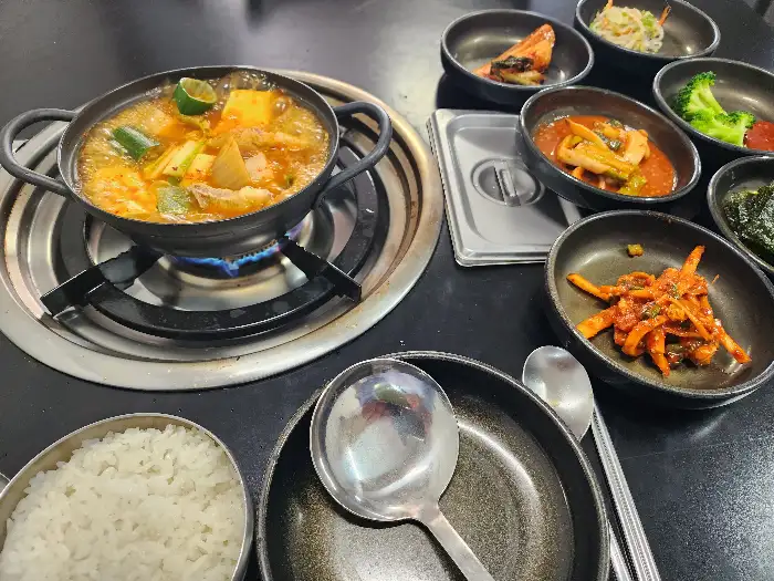 정갈하게 차려진 밑반찬