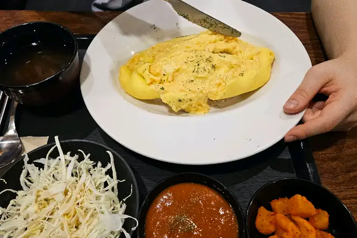 오므라이스 커팅 장면