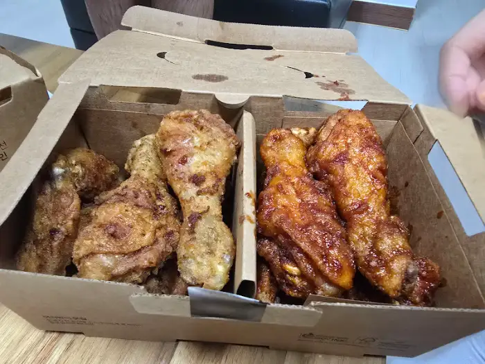 교촌치킨 오리지날과 레드윙