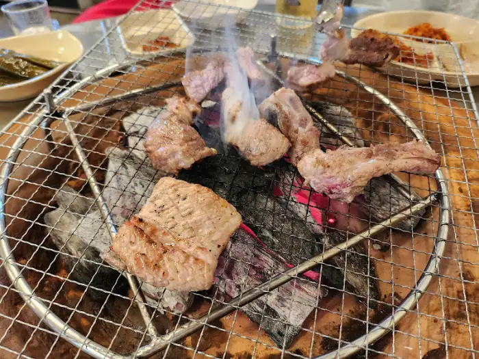 고기가 익어가는 모습