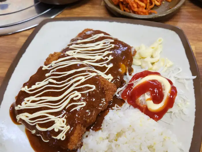 왕돈까스 근접샷