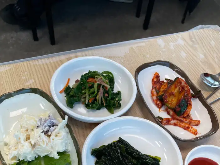 다양한 나물 반찬들