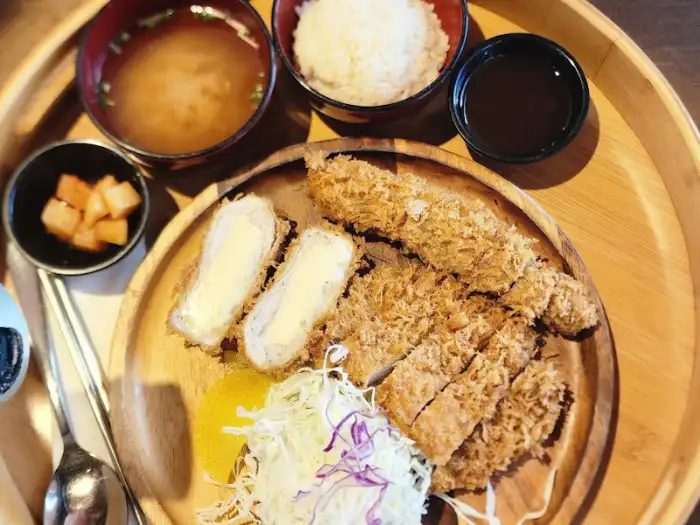 바삭바삭한 돈가스 비주얼