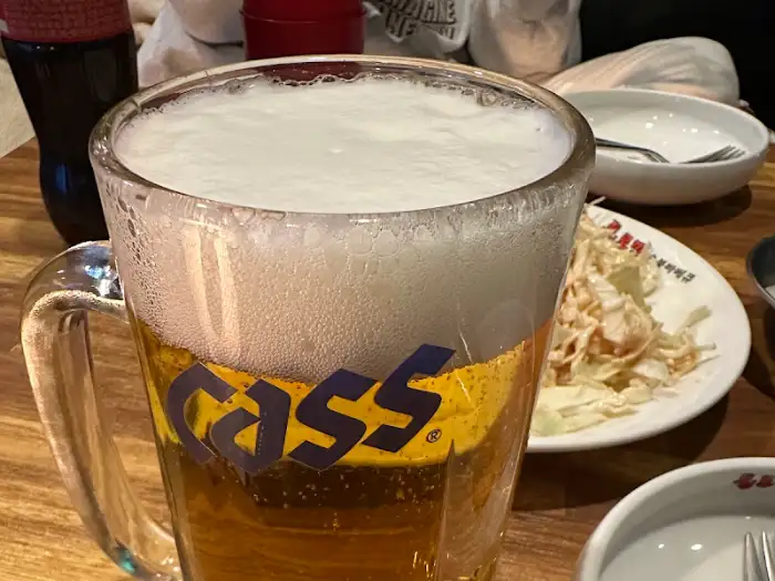 시원한 맥주가 담긴 잔