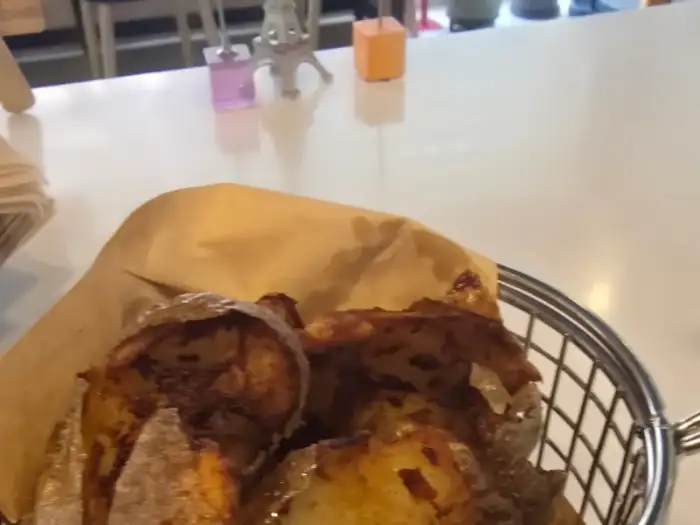 바구니에 담긴 빵
