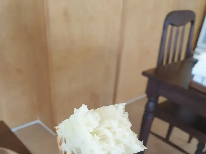 갓 구운 따뜻한 빵 조각
