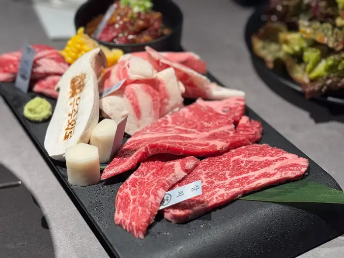 화로구이를 준비하는 테이블 세팅