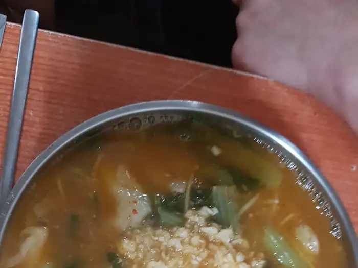 어탕국수의 면발과 국물