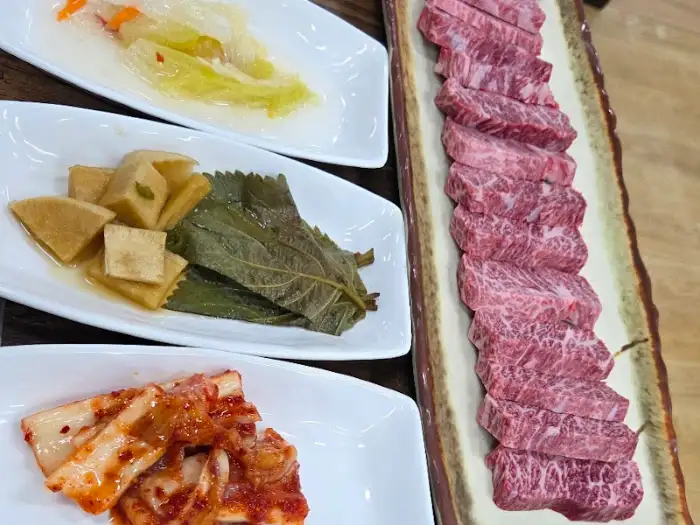 꽃갈비살과 함께 차려진 밑반찬
