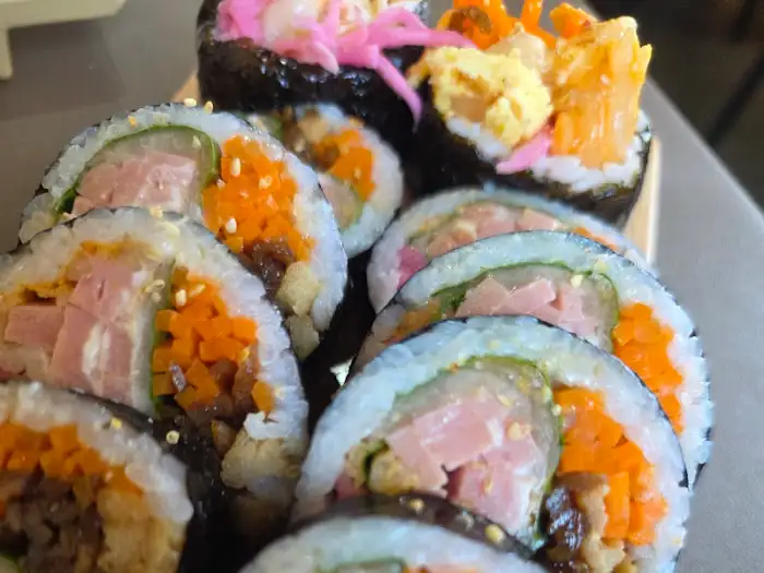 다양한 종류의 김밥 단면