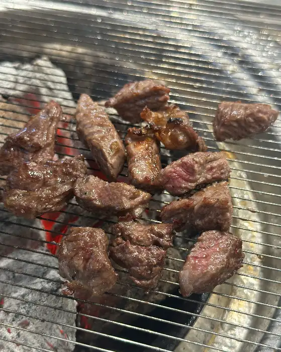 신선하고 먹음직스러운 소고기 조각들