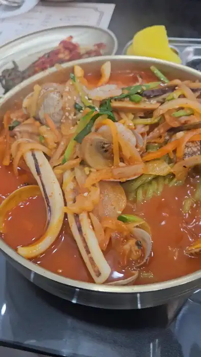 비벼진 짜장면 클로즈업 사진