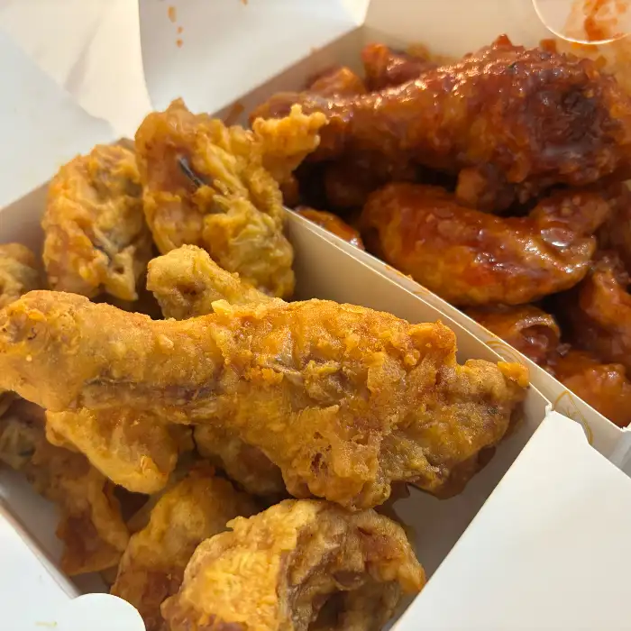 반반치킨 박스 모습