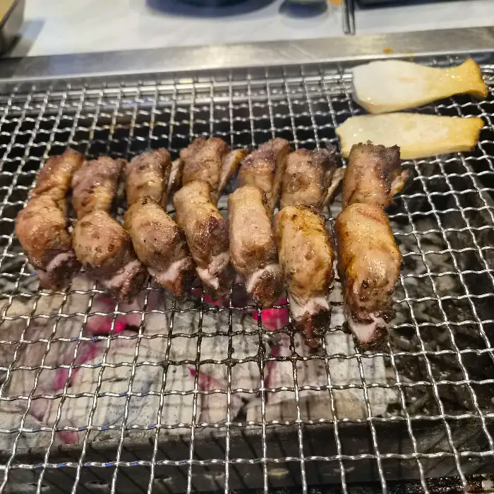 잘 익어 뼈에서 분리하기 쉬운 쪽갈비