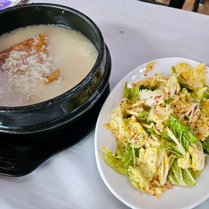 장수촌의 백숙과 겉절이