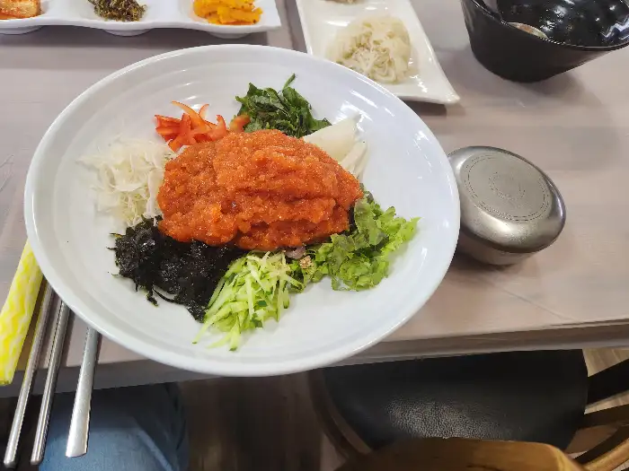 반찬과 물회 한 상 차림