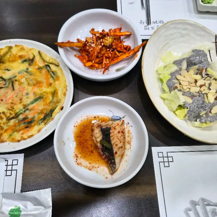 다양한 곁들임 메뉴들