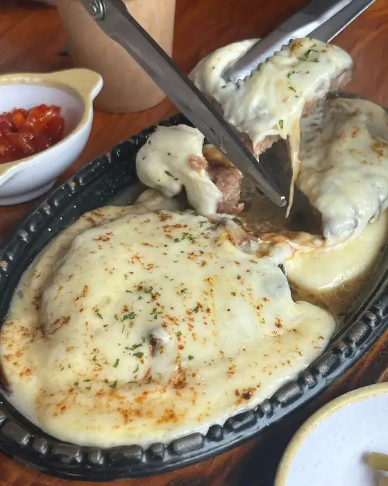 치즈가 듬뿍 올라간 떡갈비