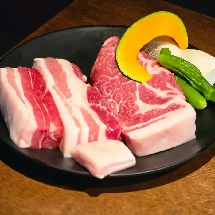 신선한 흑돼지 고기