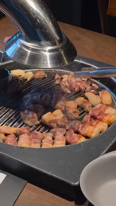 잘 익은 흑돼지 구이