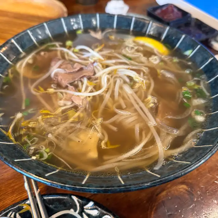 진한 국물의 쌀국수