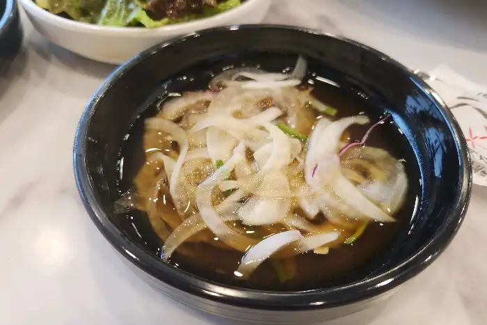 정갈하게 담겨 나온 밑반찬