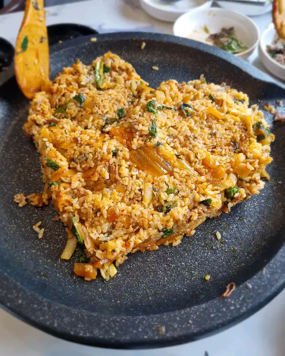 맛있게 볶아진 볶음밥