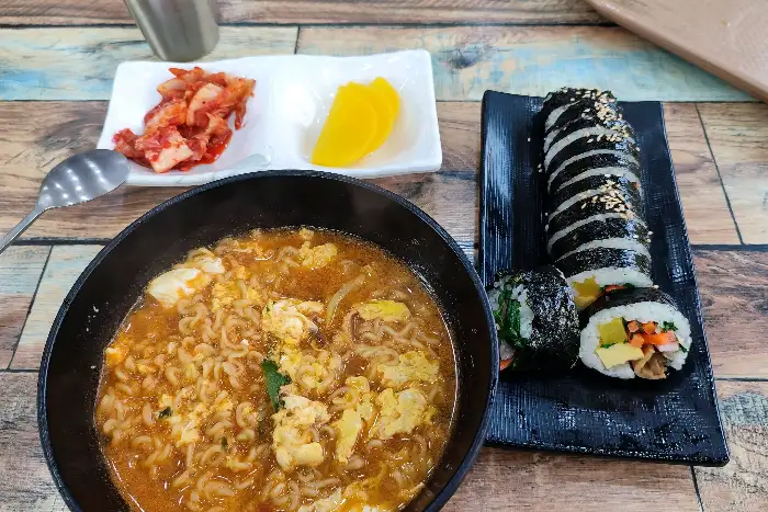 김밥과 라볶이